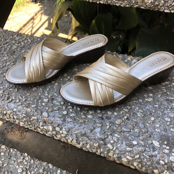 ❌SOLD❌ NEW Italian Shoemaker Sandals ‼️ - Picture 1 of 5